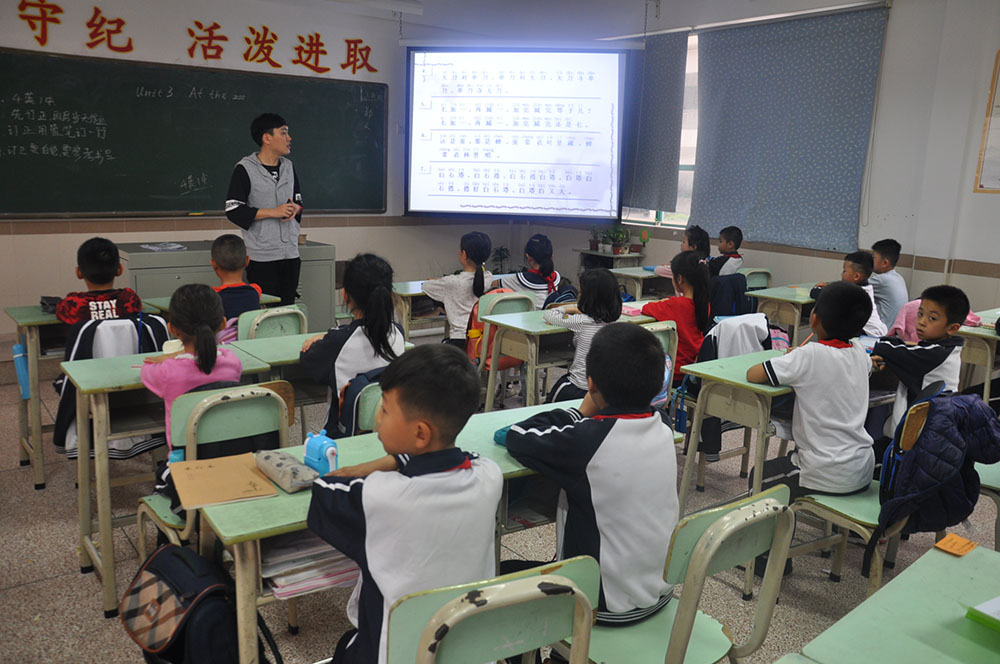 童心沁書香  ，博雅話詩語